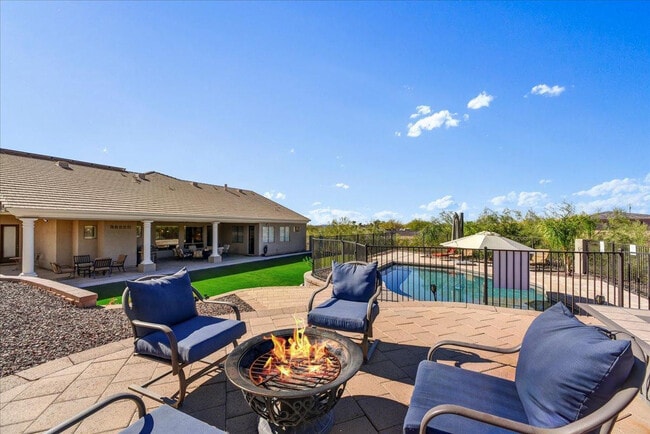 Photo - 412 E Yearling Rd