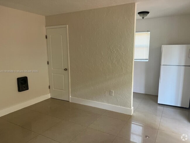 Building Photo - 1281 NW 60th St Unit 3 Rental