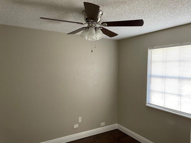 Photo - 1675 Sailpoint Dr