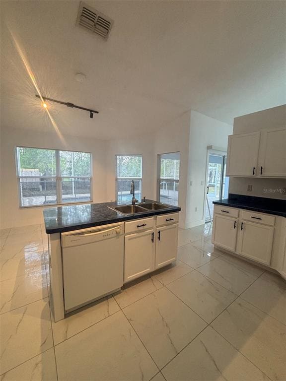 Photo - 2222 Champlain Ave