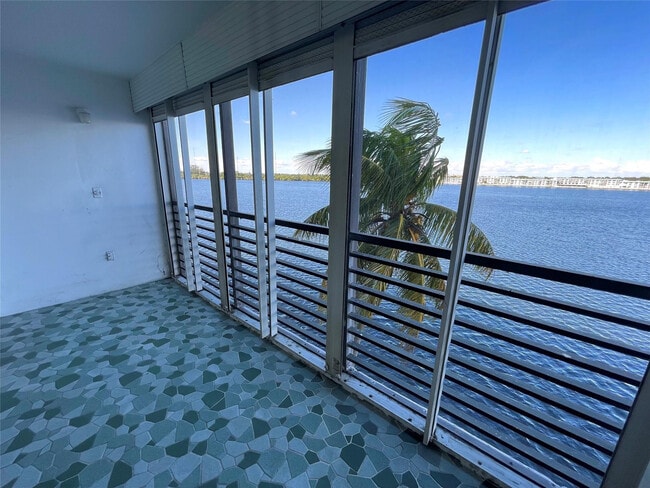 Photo - 1175 NE Miami Gardens Dr Unit 405