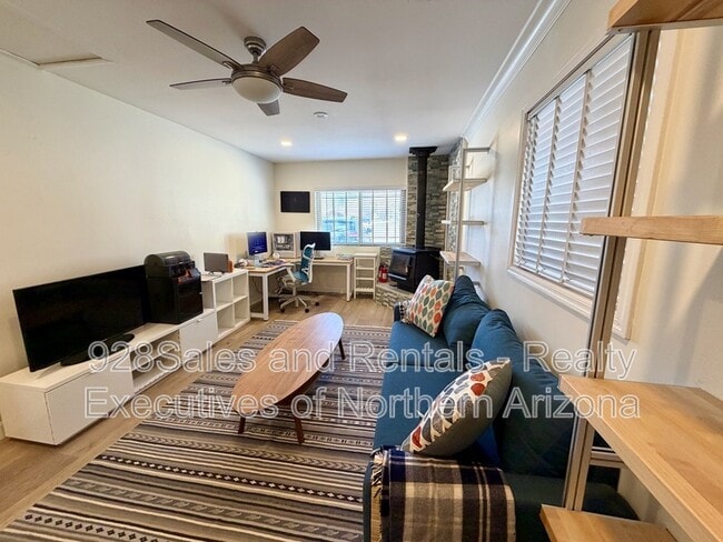 Photo - 1928 N Lynn Dr