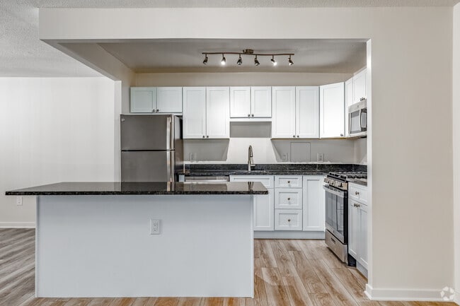 1BR, 1BA - 845SF