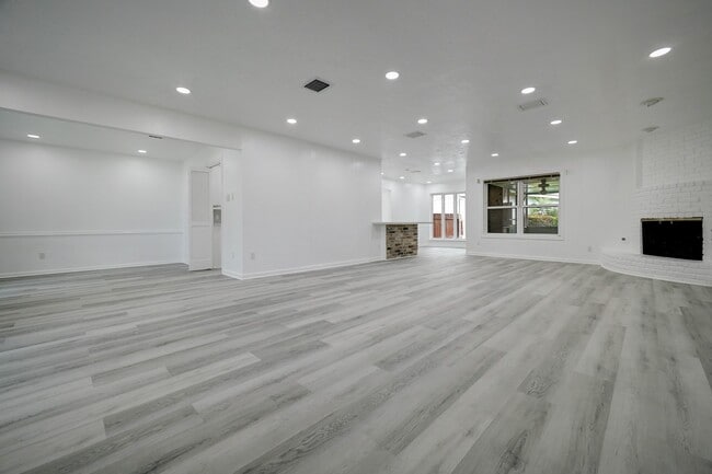Photo - 9807 Braewick Dr