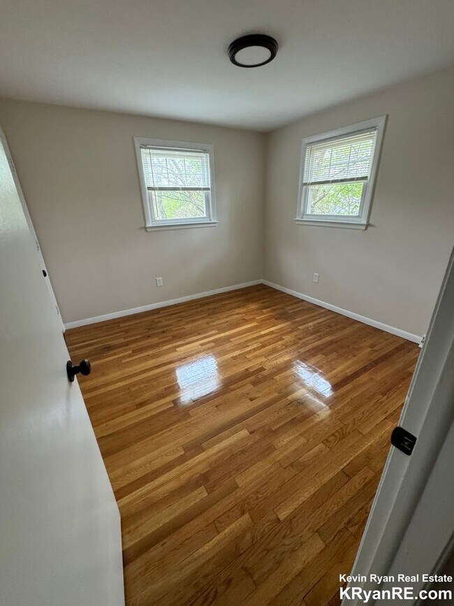 Photo - Newly renovated 2 bed with an office avail...