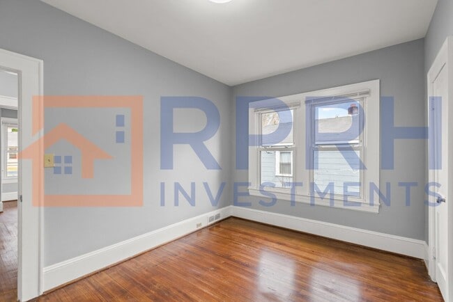 Photo - 1614 E 1st St