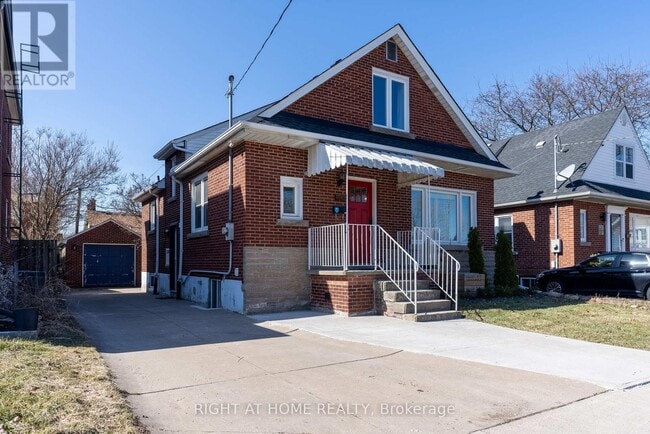 Photo - 214 Kenilworth Ave S