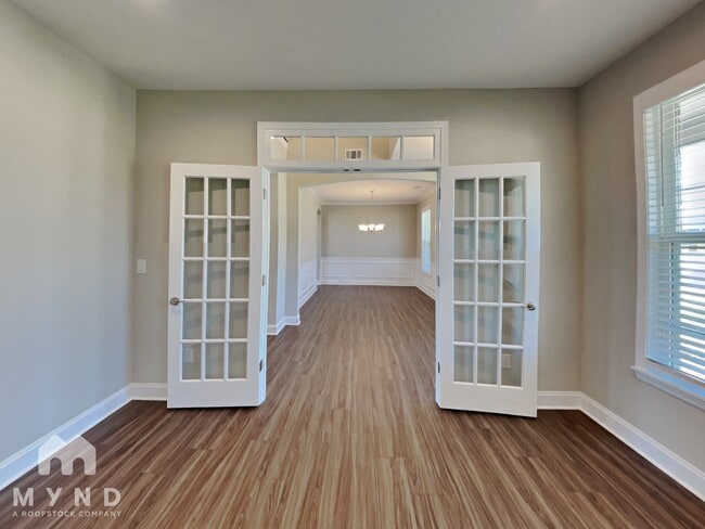 Photo - 584 Michigan Cir