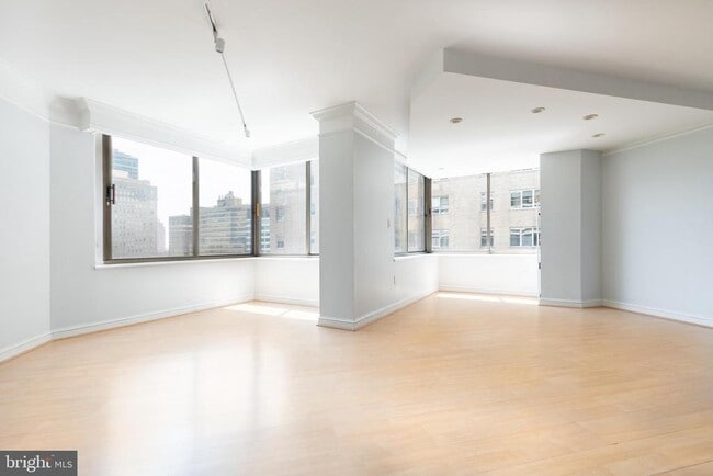 202-10 W Rittenhouse Sq  