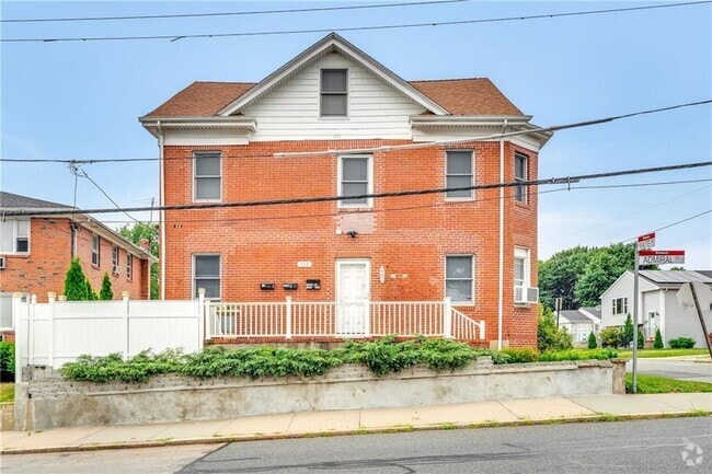 Building Photo - 773 Admiral St Unit 2 Rental