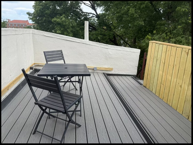 Photo - 128 W Louther St