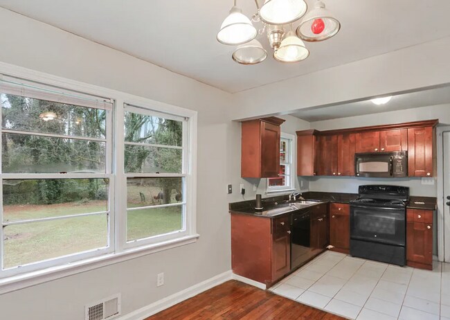 Photo - 3-bedroom, 1.5-bath in Decatur!