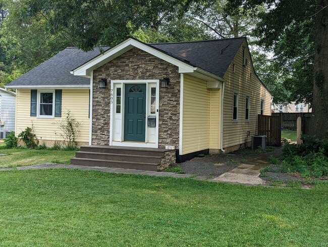 Street view - 7605 Fisher Dr Casa
