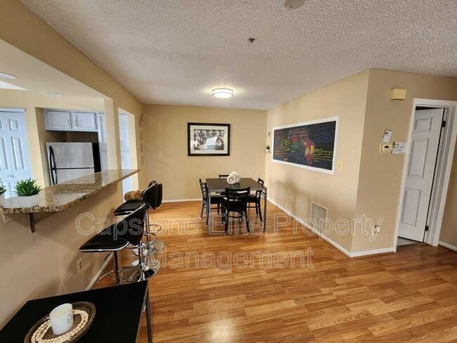 Photo - 30 Richmond St Unit 2 - Standard Hallway