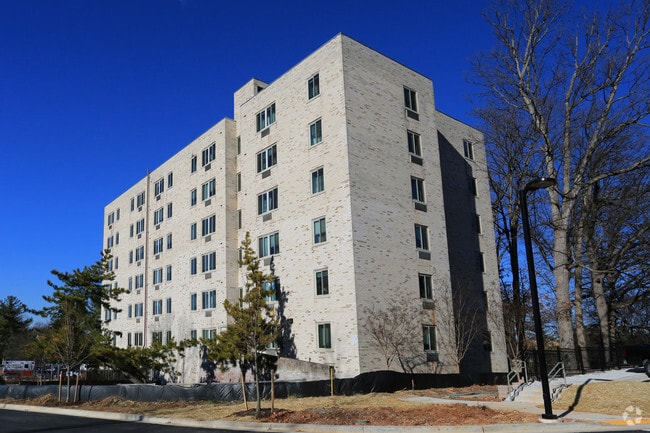 Weinberg Manor West Apartments For Rent in Baltimore, MD