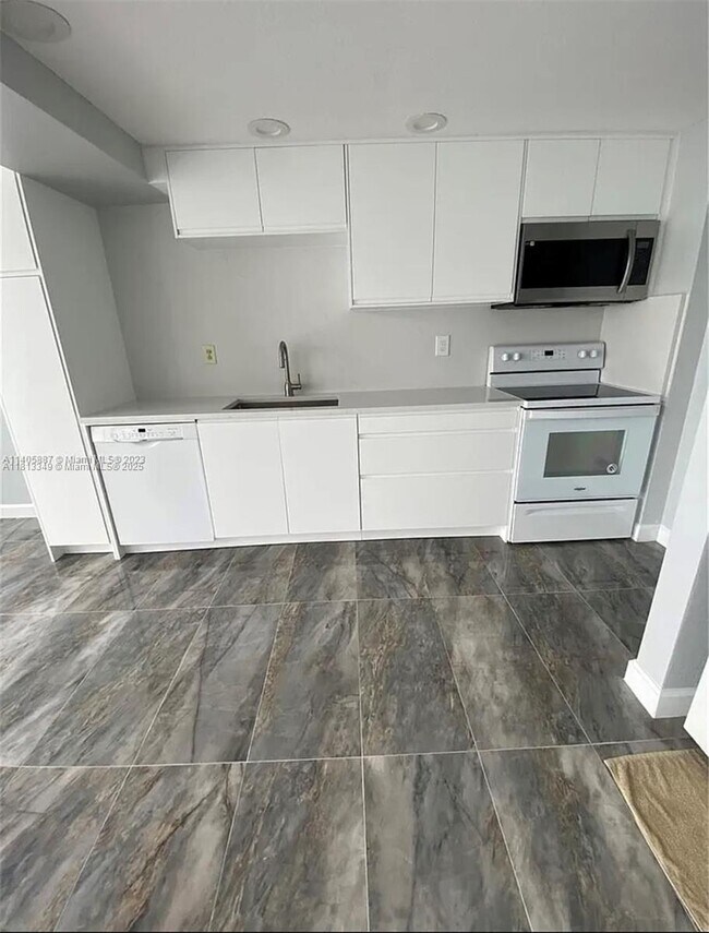 Photo - 2101 Atlantic Shores Blvd Condo Unit 402