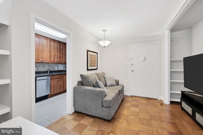 Building Photo - 2401 H St NW Unit 808