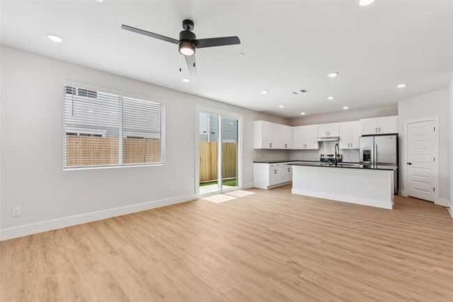 Building Photo - 7309 Wondering Armadillo Way Rental