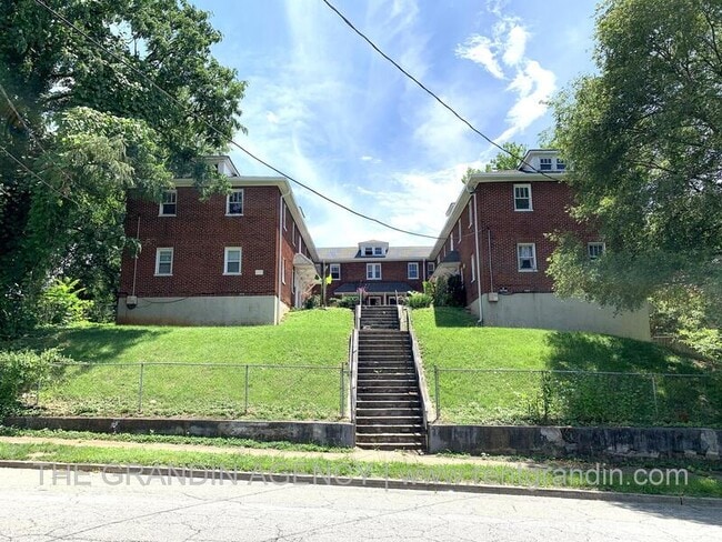 Photo - 1624 Chapman Ave SW
