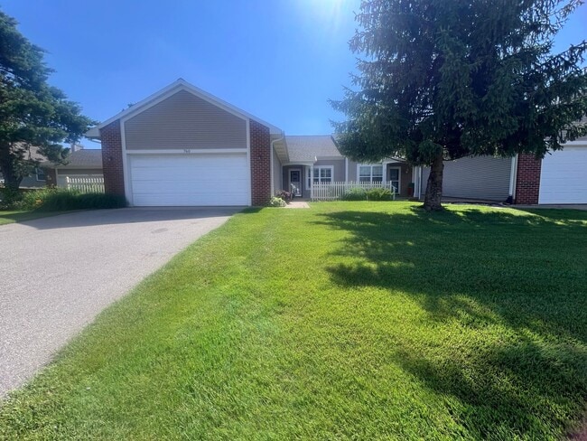 Spacious 3 bedroom Condo In Comstock Park - Spacious 3 bedroom Condo In Comstock Park