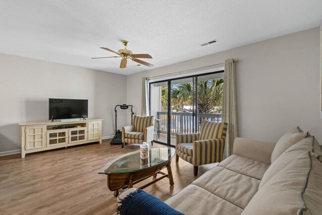 Building Photo - 76 S Reindeer Rd Unit ID1459978P