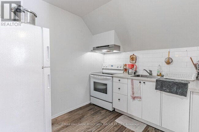 Photo - 42 Toronto St