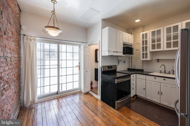 Photo - 835 N Newkirk St