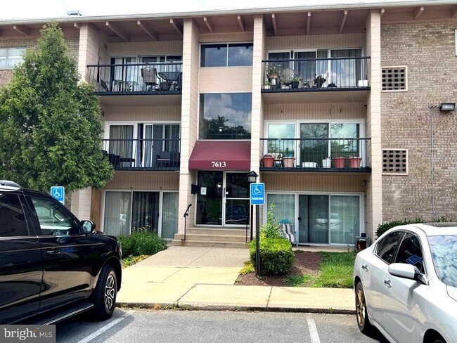 Building Photo - 7613 Fontainebleau Dr Unit 2102 Rental