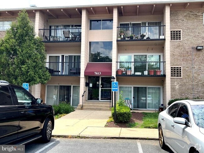 Building Photo - 7613 Fontainebleau Dr Unit 2102 Rental