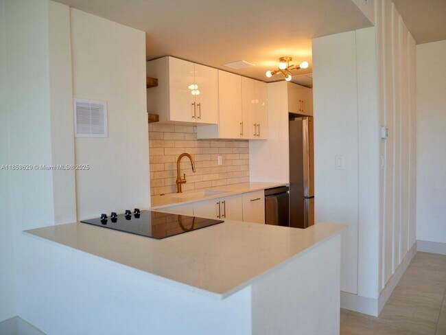 Photo - 880 NE 69th St Unidad 8R
