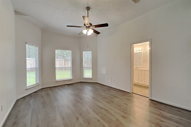 Photo - 1915 Creston Dr