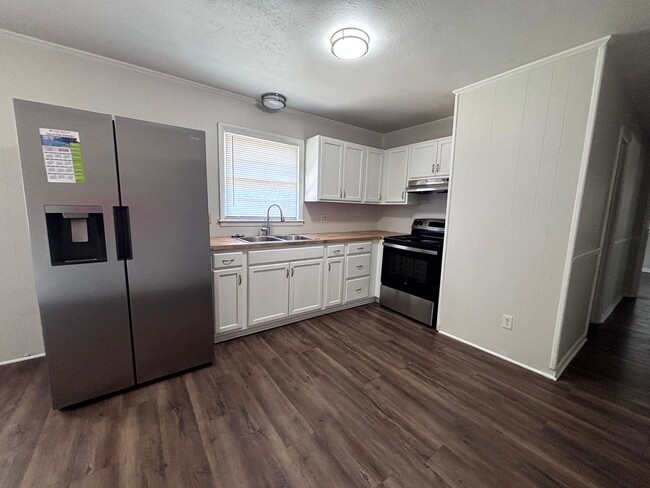 Photo - 944 Lark Dr