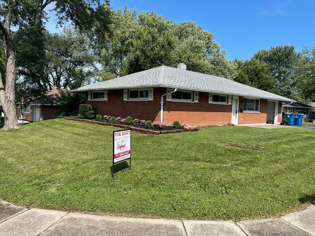 Building Photo - Beautifully renovated 3 bed/2 bath home