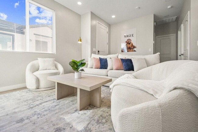 Building Photo - 6606 W Paradise Ln Unit ID1240446P