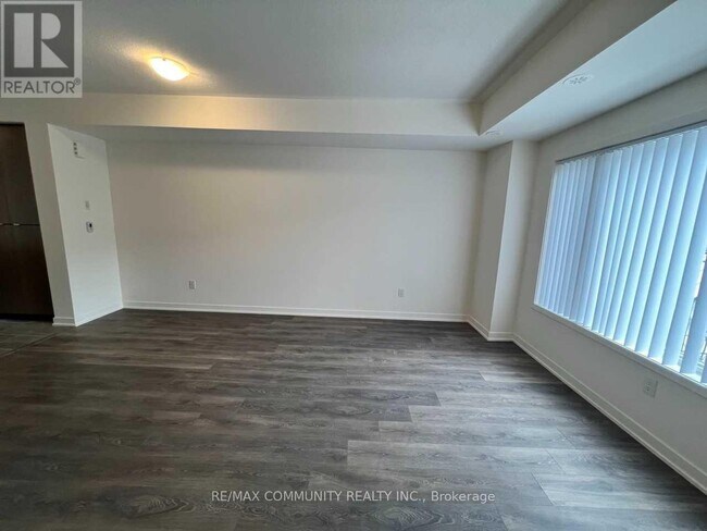 Photo - 1525 Kingston Rd
