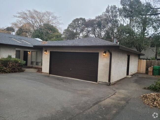 Building Photo - 2230 Ceanothus Ave Rental