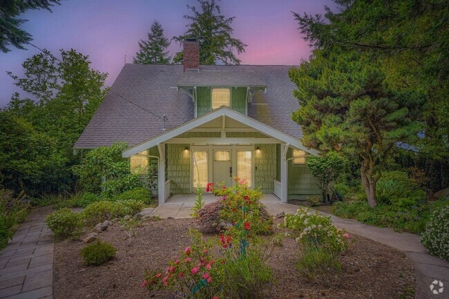 Building Photo - Seahurst Home