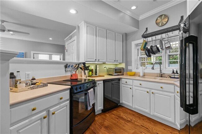 Photo - 34 Catherine St