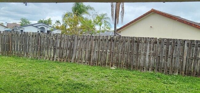 Photo - 4725 SW 143rd Ave