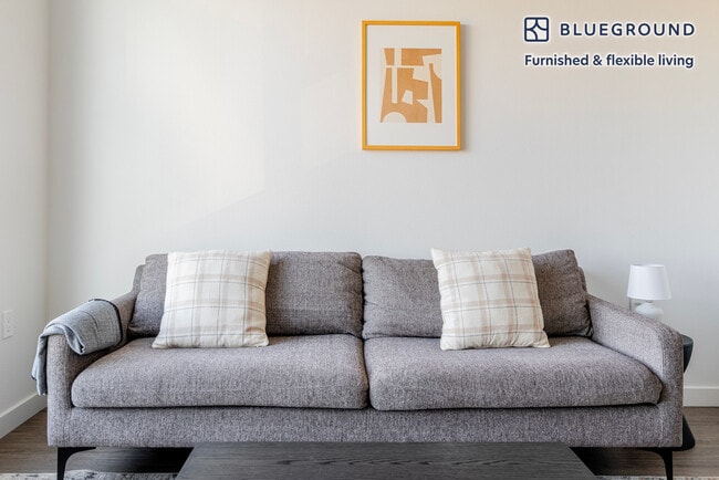 Photo - 815 Old County Rd Unidad FL3-ID1920