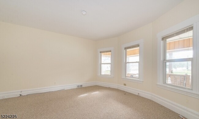 Photo - 3 Livingston Ave