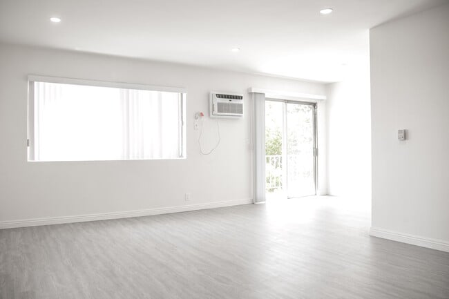 Photo - 725 Hayworth Apartments