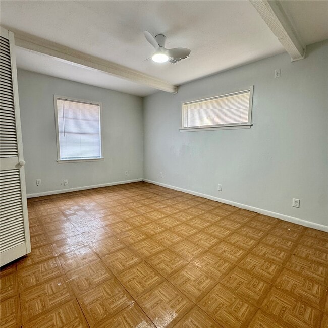 Building Photo - 1701 Gillette St