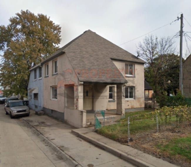 Building Photo - 505 School St