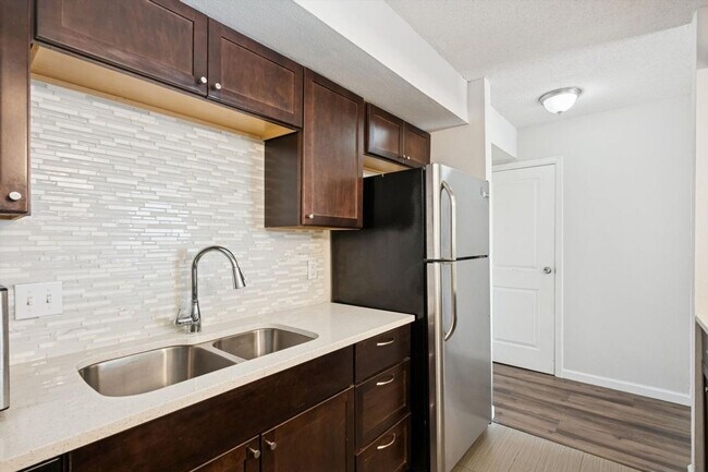 Photo - 601 W 11th Ave