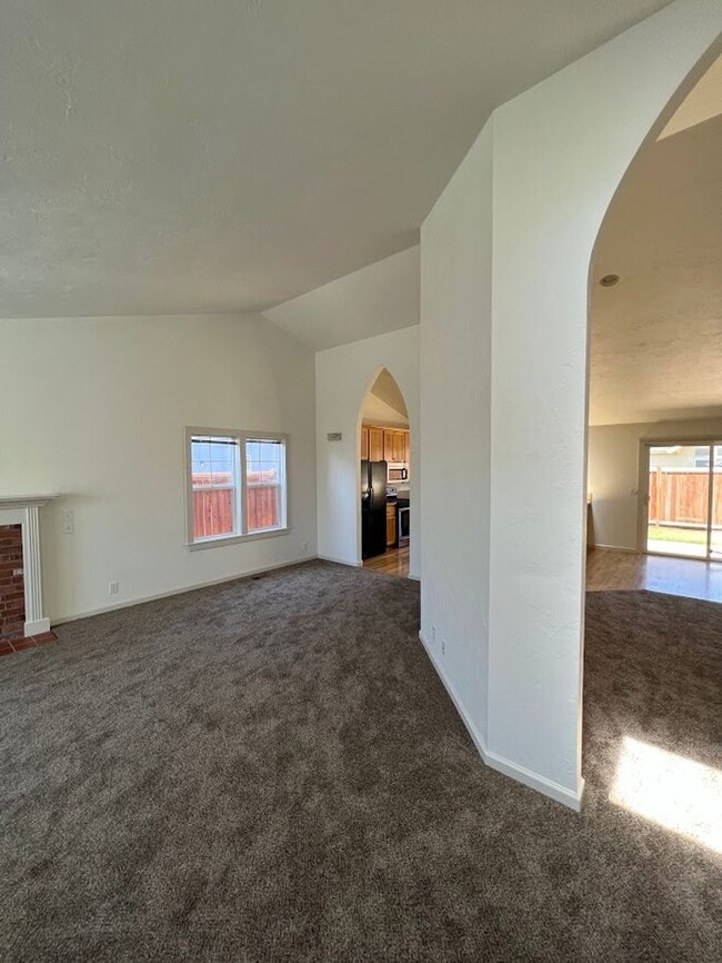 Photo - 4 Bedroom, 2 bathroom home located in Rive...