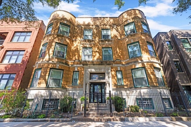 Building Photo - 4404 S Prairie Ave Unit 2N Rental
