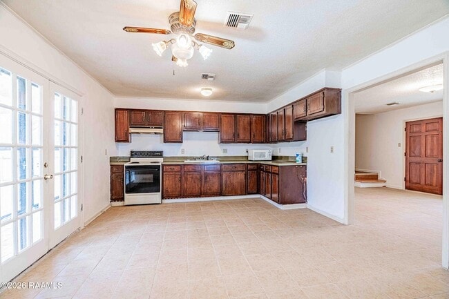 222 Winsor Dr