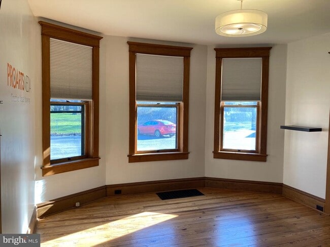 Building Photo - 195 Falling Spring Rd Rental