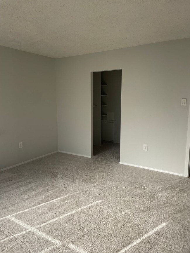 Photo - Spacious One Bed + One Bathroom Condo - GREAT LOCATION